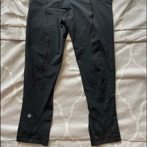 LULULEMON cropped leggings, size 6